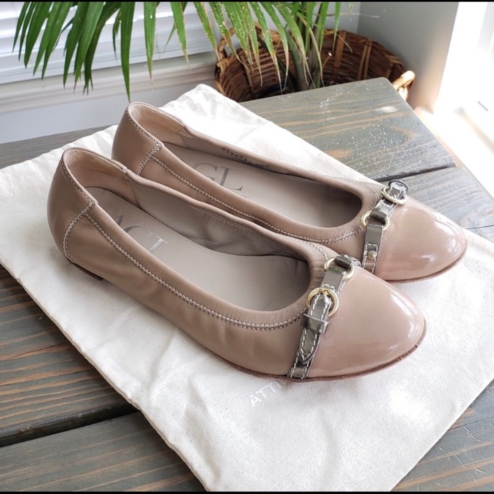 AGL beige/cream flats